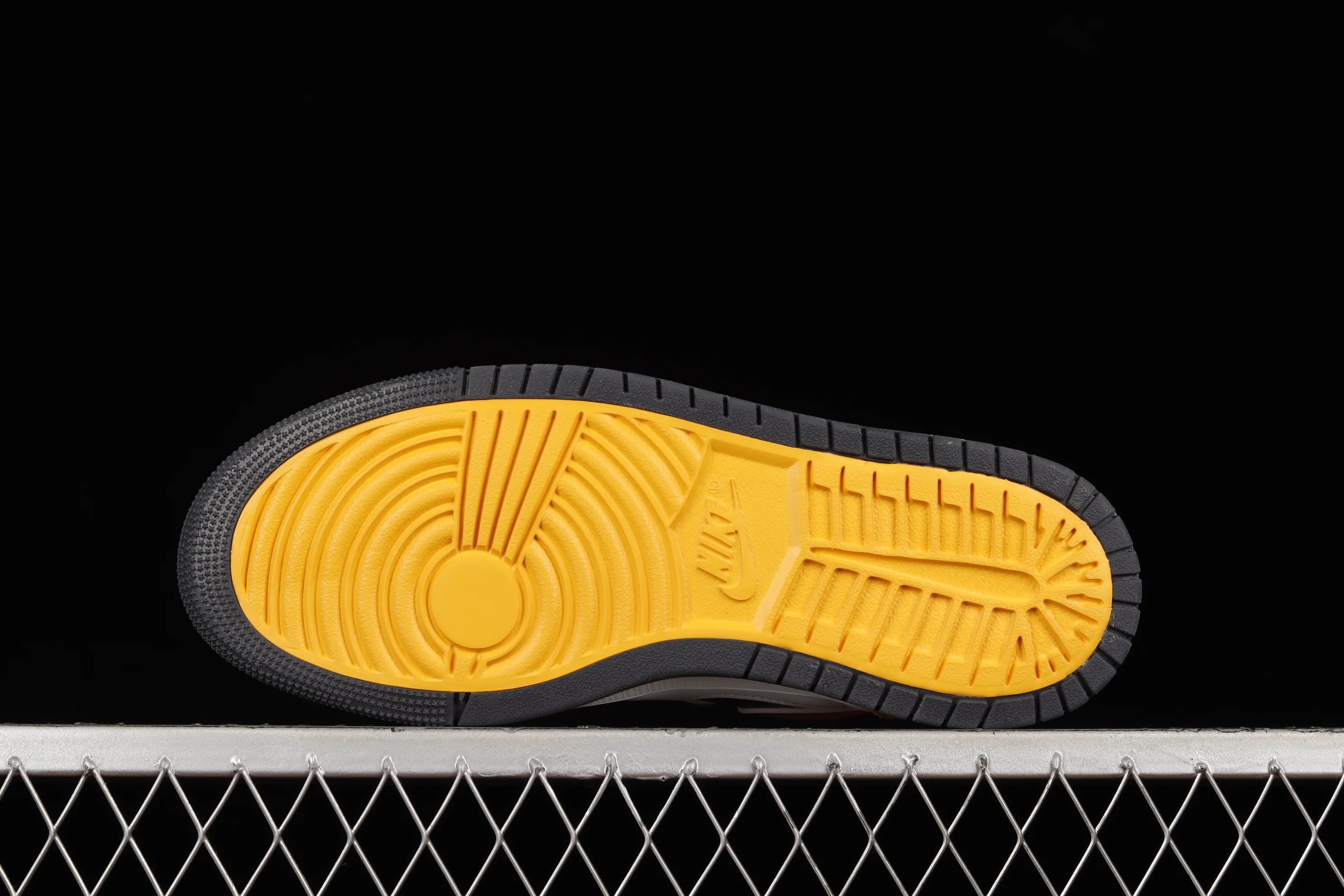 All categories Air Jordan Jordan series basketball shoes Air Jordan 1 High Air Jordan 1 Zoom CMFT AJ1 Joe 1 white black yellow color matching CT0978-016